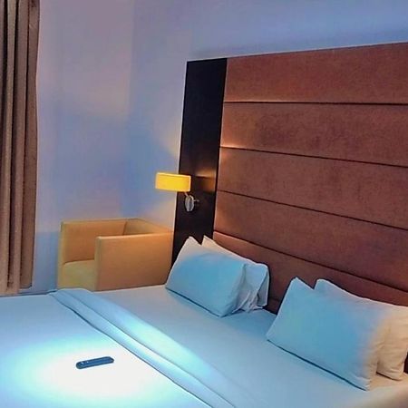 Axor Hotel & Suites Леки Екстериор снимка